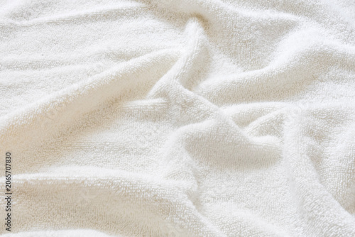 Quadro em tela Crumpled white soft fabric texture with elegant folds