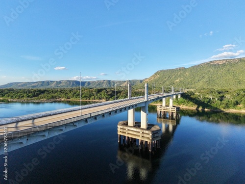 Foto Ponte dos Imigrantes Nordestinos Padre Cícero José de Sousa, sob o rio Tocantins