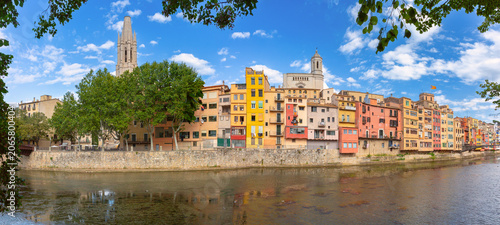 Bilde på lerret Colorful historic houses reflected in the Onyar River with cathedral towers rising above the skyline in Girona, Catalonia, Spain