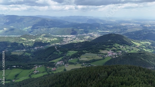 Obraz na płótnie Drohnenaufnahme ins Alpenvorland, Gloggnitz, Raach im Hochgebirge, Niederösterre