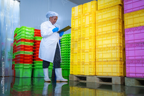 Schilderij op canvas Quality control specialist wearing face mask inspecting food stock at processing