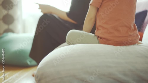 親子でゲーム対決する手元