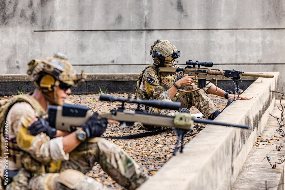 Fototapeta premium Sniper Team Conducting Rooftop Overwatch