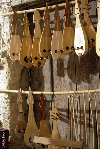 Fotografie Traditional Italian lyre musical instruments hanging on the wall