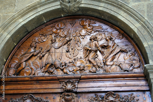 Fronton de porte, Notre-Dame du Puy-en-Velay