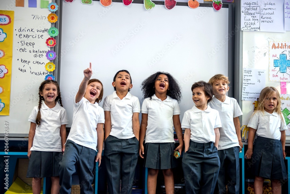 Naklejka premium Diverse children joyfully learning together.