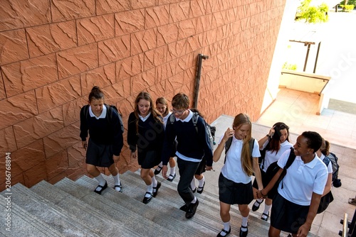 Foto Students ascending school stairs happily.
