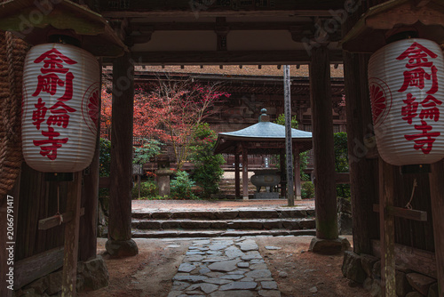Bild auf Leinwand 滋賀湖東三山 金剛輪寺 二天門から国宝本堂を望む