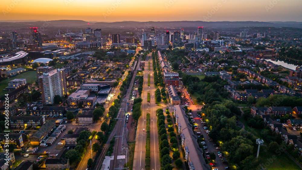 Obraz premium Aerial view of Cardiff city centre skyline at dusk with the Butetown neighbourhood in the foreground.