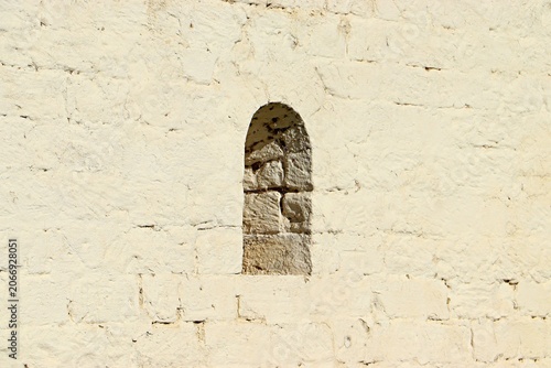 Schilderij op canvas An embrasure in the white stone wall of the Kazan Kremlin