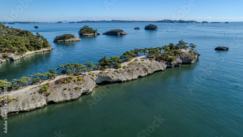 Fotografía 松島湾に浮かぶ馬の背の空撮風景｜宮城県利府町（Aerial View of Umanose in Matsushima Bay）