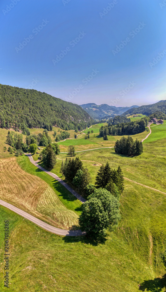 Obraz premium Scheltenpass, Schweizer Jura, Luftaufnahme vom 20.06.2026