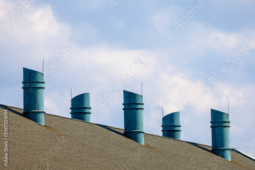 Εκτύπωση καμβά Historic Sandy Hook Roofline with Chimneys and Cloudy Sky