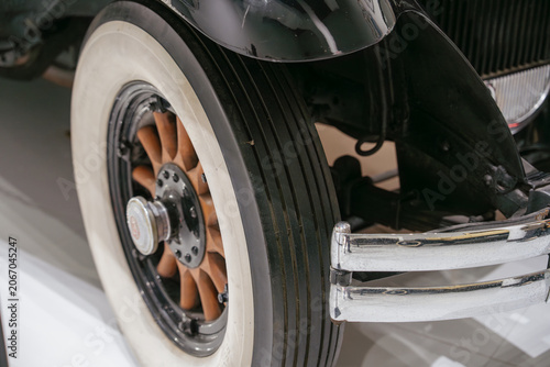 Foto Close up of a whitewall tire and wheel on a vintage automobile