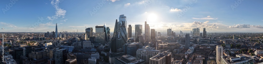Obraz premium Modern London City Panorama With Towering Skyscrapers