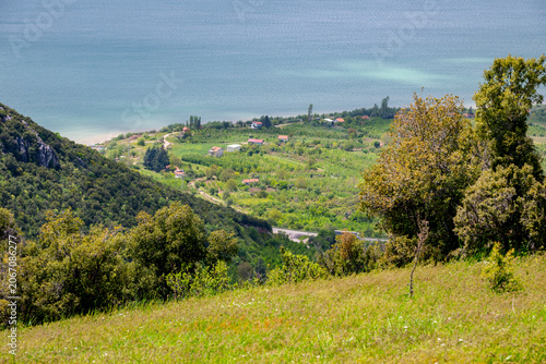 This image showcases Lake Eğirdir in Isparta, Turkey, surrounded by mountainous terrain and greenery.The area is known for natural beauty, including viewpoints from surrounding hills like Karatepe.Vis