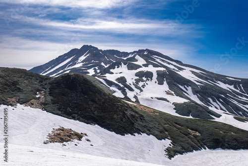 残雪と山の風景