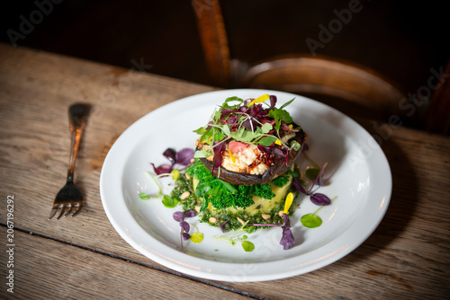 фотографія Beautifully Crafted Dish Featuring Fresh Ingredients on a Rustic Wooden Table