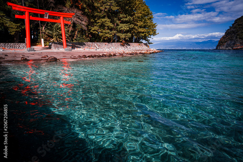鳥居と海、日本の文化