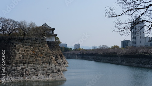 Bild auf Leinwand Ancient Japanese Castle Moat and Stone Walls Against Modern Osaka Skyline