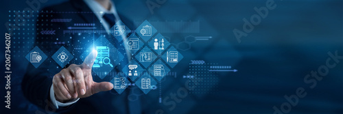 Foto Project manager touches Assessment and robust network performance metrics