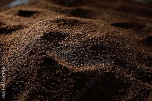 Schilderij op canvas Dark fertile soil texture close-up macro photography for agriculture and gardeni