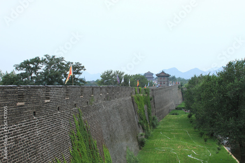 Fotografie Ancient Fortress with Thick Defensive Walls and Traditional Gatehouse