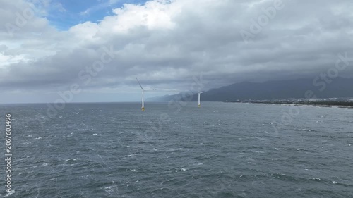 梅雨入りした富山湾沿岸にある洋上風力発電風車