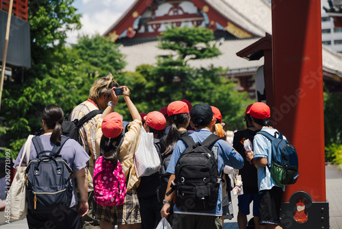 Bild auf Leinwand 修学旅行の小学生たち