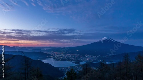 春の新道峠から夜明けの富士山Timelapse