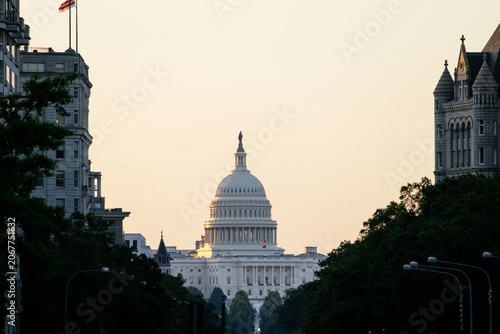 Foto US Capitol and Old Post Office Tower at sunset in Washington DC cityscape
