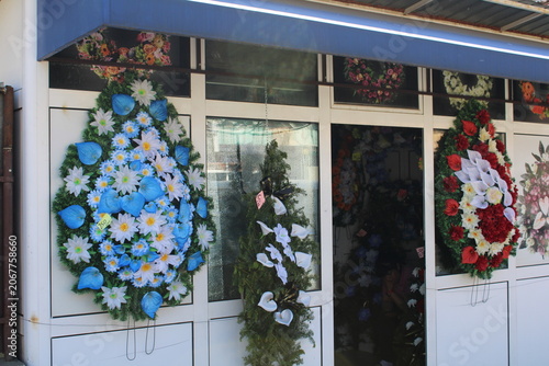 Vászonkép Bouquet of artifical flowers in a shop downtown Drobeta-Turnu Severin
