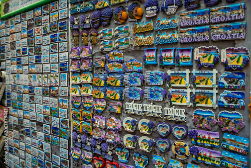 фотографія Colorful souvenir magnets featuring Croatia and Trogir landmarks displayed at a