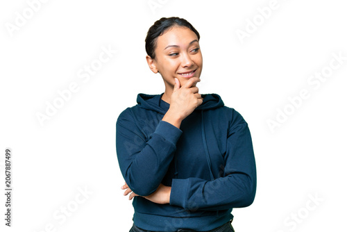 Foto Young Uruguayan woman over isolated chroma key background looking to the side an
