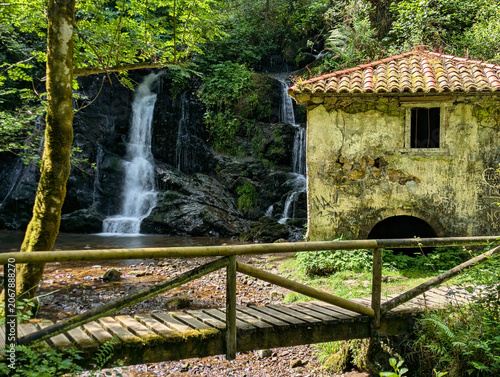 Konstfotografi Molin de la Peña, old watermill beside a small waterfall on PR-AS-137 (Río Profu