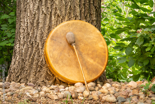 Cuadro en lienzo handmade, native American style, shaman frame drum covered by goat skin with a b