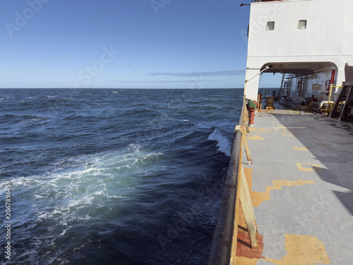 Fotografie ship deck and ocean wave