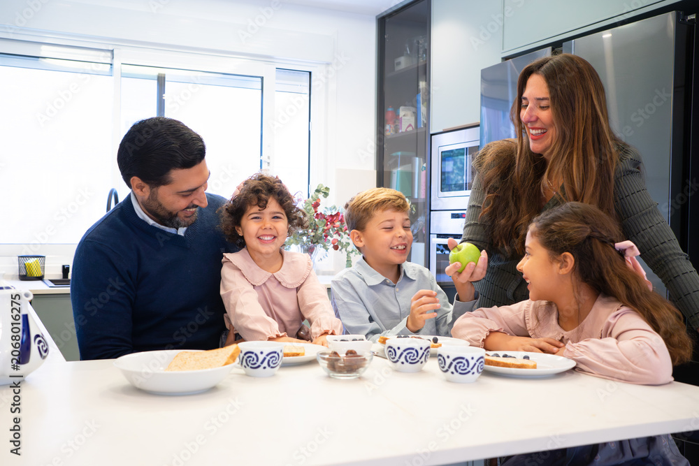 Obraz premium Happy family enjoying healthy breakfast together in kitchen