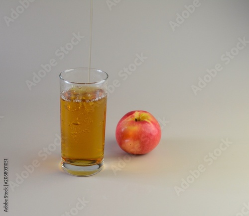 apple juice, fresh juice, apples, sliced apples, fruit drink, healthy beverage, organic juice, natural drink, fresh fruit, healthy lifestyle, nutrition, vitamins, refreshment, beverage, fruit juice, a