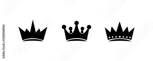 Foto Elegant black crown silhouettes collection with regal pointed spikes, rounded ti