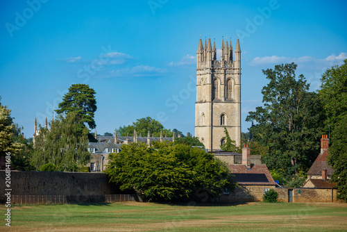 Schilderij op canvas Magdalen tower rises above summer fields, Oxford, United Kingdom