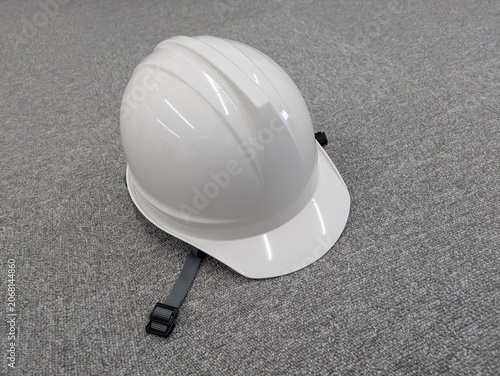 White hard hat for construction and safety / 工事や安全のための白い作業用ヘルメット