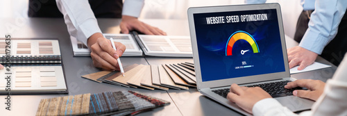 Foto Computer software evaluating website loading speed