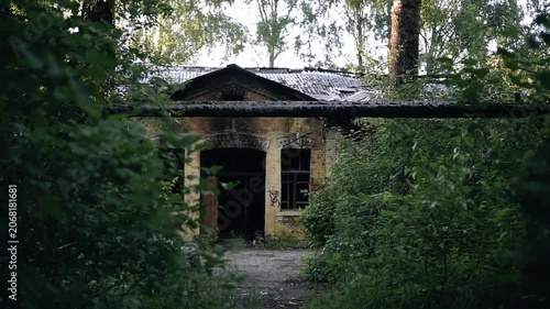 An abandoned building can be seen among the paths overgrown with foliage. No one has lived here for a long time