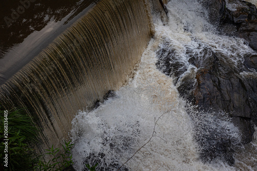 Schilderij op canvas Splashing water of the dam on the river in the mountains near Helen, GA