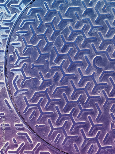 Raised, geometric pattern of interlocking 