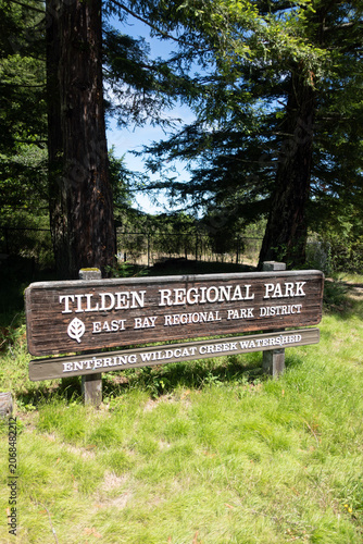 Foto Tilden Regional Park Entrance Sign – Berkeley, California
