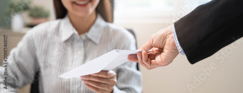 Quadro em tela female employee smiling when she receive salary from boss.