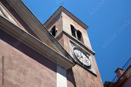 Bild auf Leinwand Torre dell’orologio in stile storico con numeri romani, ripresa contro un cielo