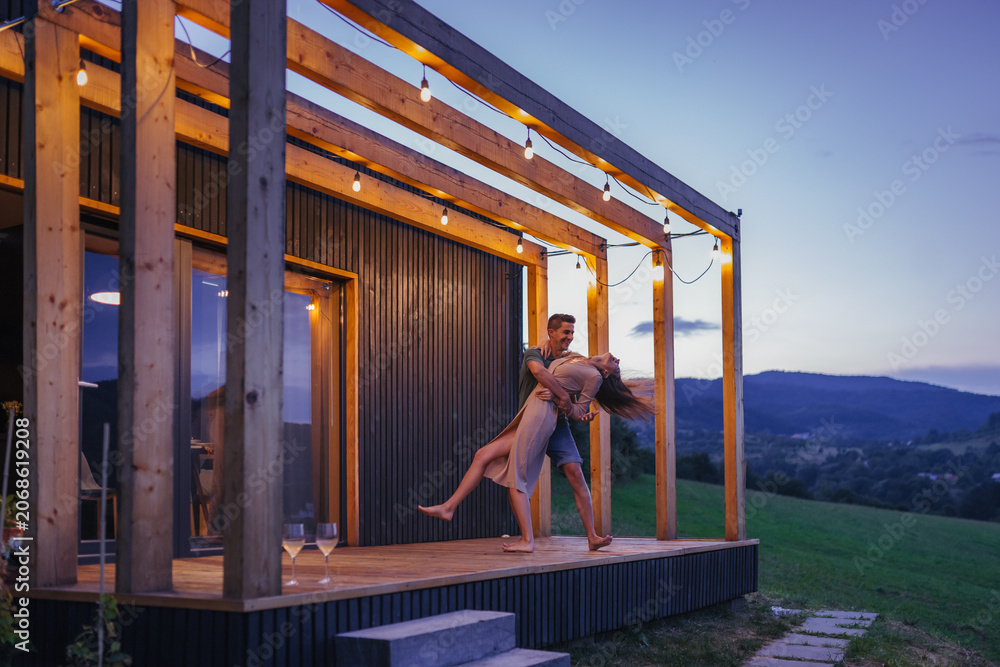 Naklejka premium Romantic weekend away in small cottage in countryside.